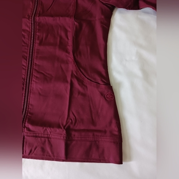 Natural Uniforms Modern Fit Burgundy Scrub Jacket Size Small - Picture 5 of 9